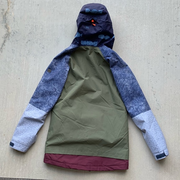 DC Snowboard Jacket - Picture 4 of 5
